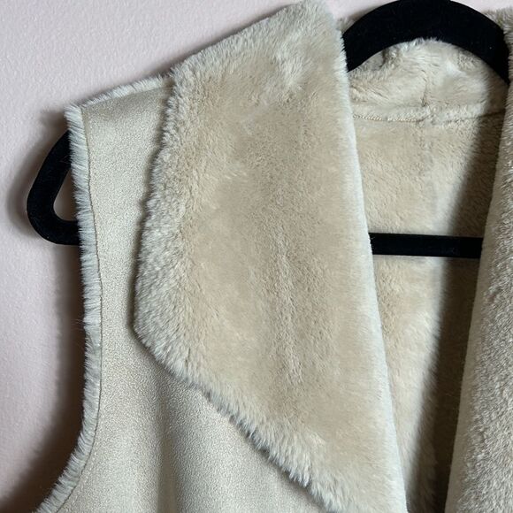 Faux-Fur Open Front Vest Jacket in Ivory reversible - Picture 4 of 7